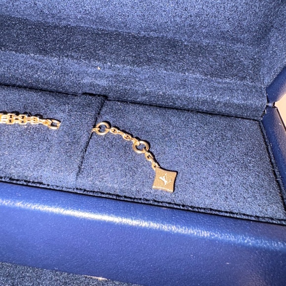 Louis Vuitton Empreinte Chain Bracelet, 18kYellow Gold - Picture 7 of 9